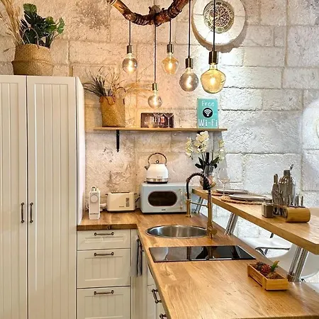 Boutique Apartment In Heart Of Haifa Exterior photo