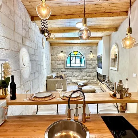 Boutique Apartment In Heart Of Haifa Exterior photo
