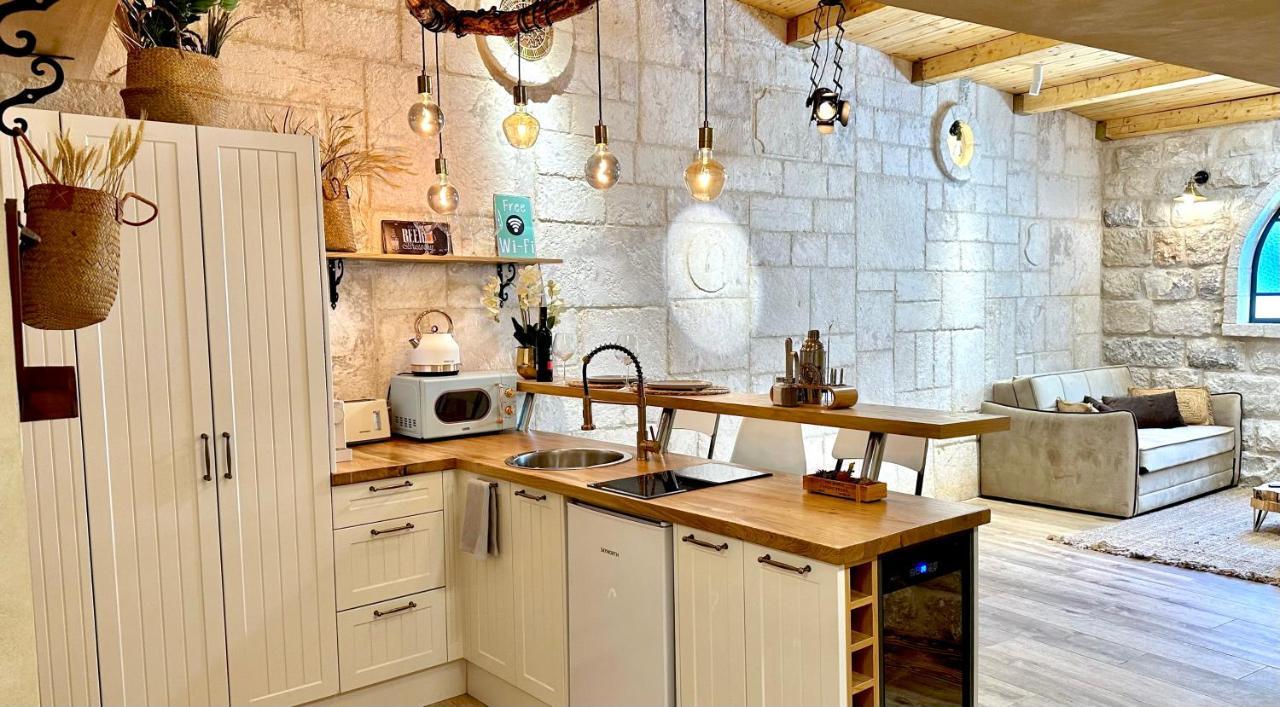 Boutique In Heart Of Apartment