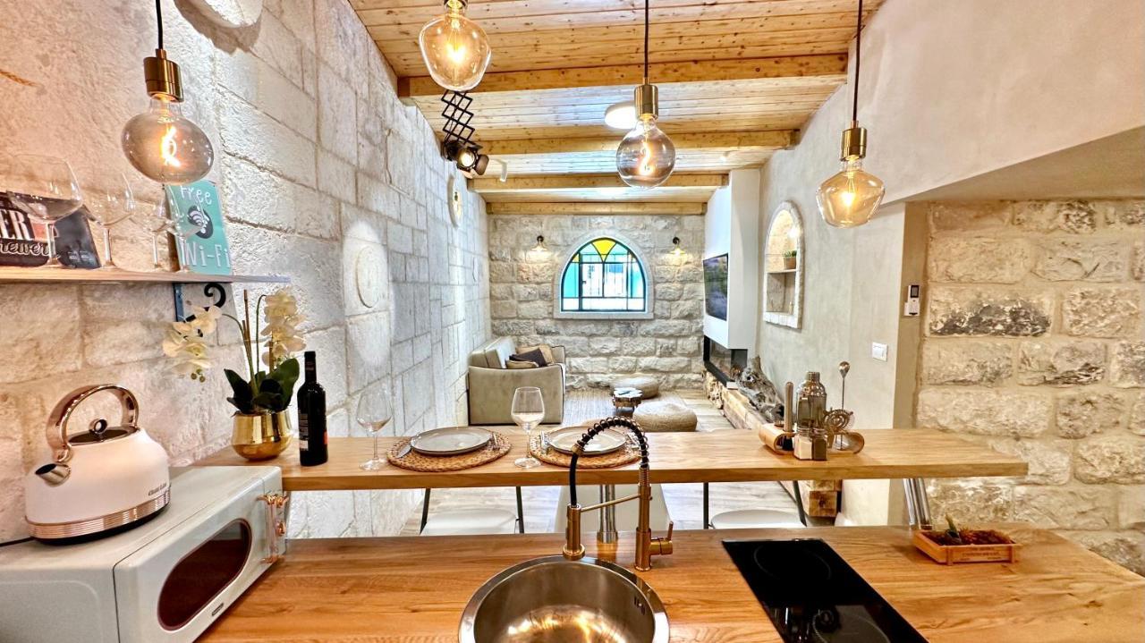 Boutique In Heart Of Apartment