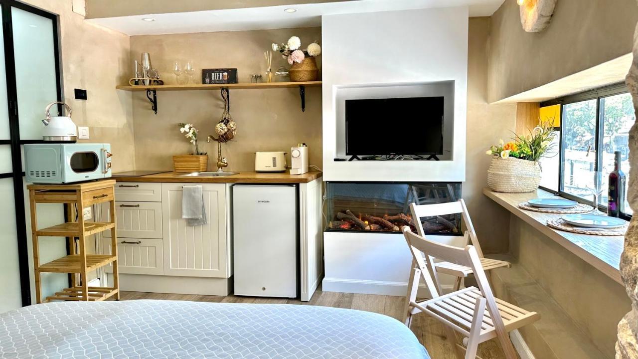 Boutique In Heart Of Apartment