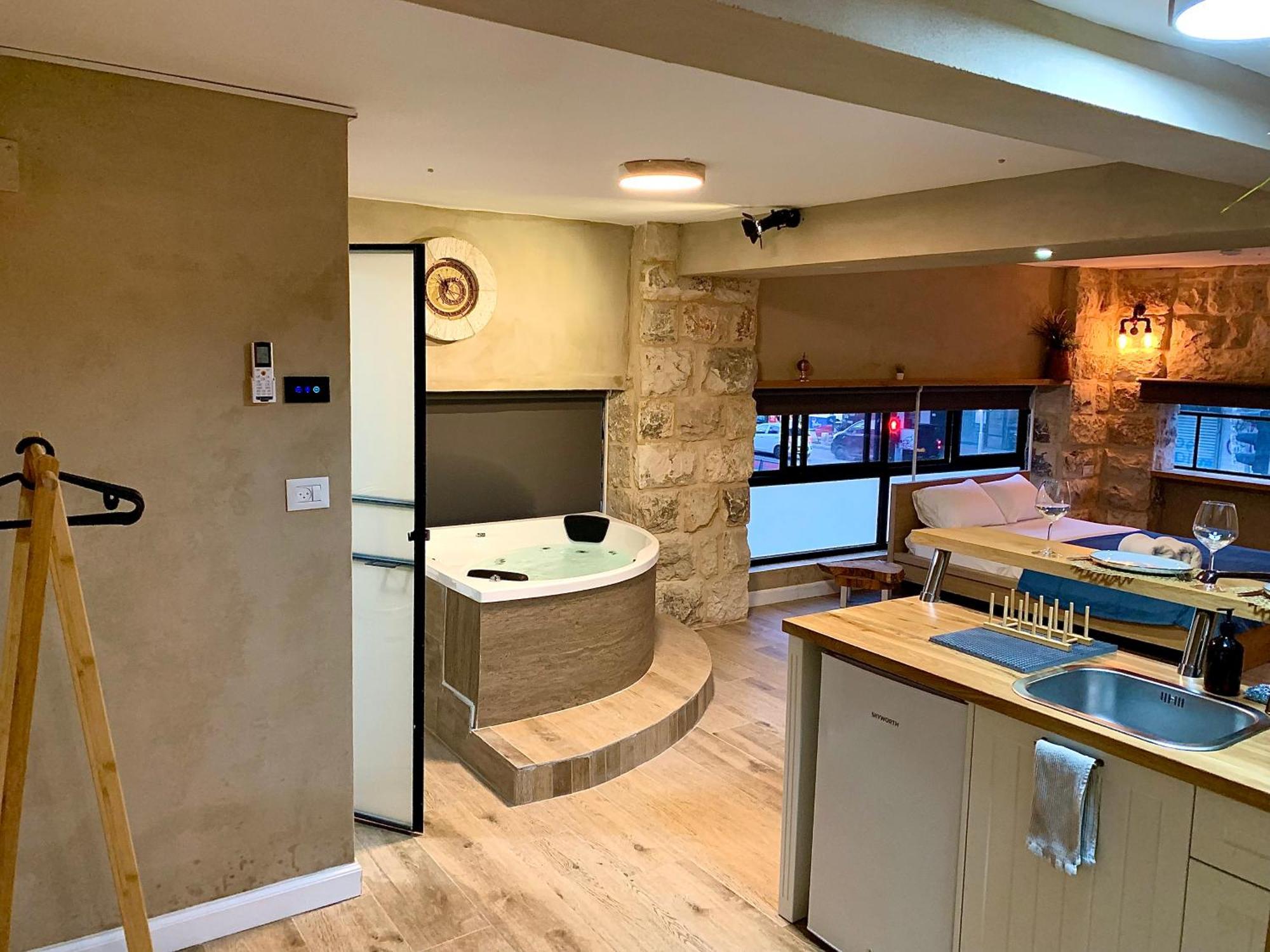 Boutique In Heart Of Apartment Haifa