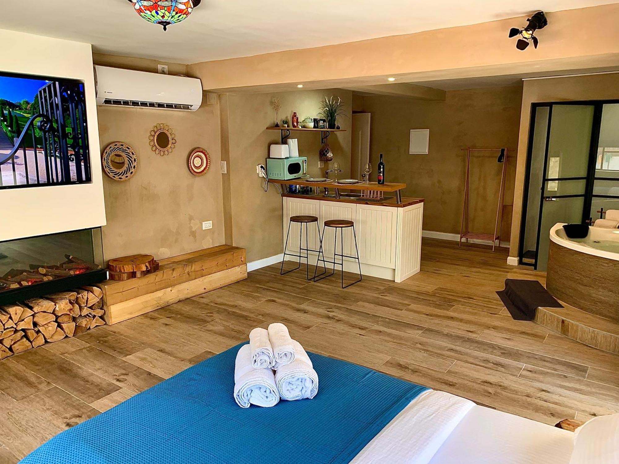Boutique In Heart Of Apartment Haifa